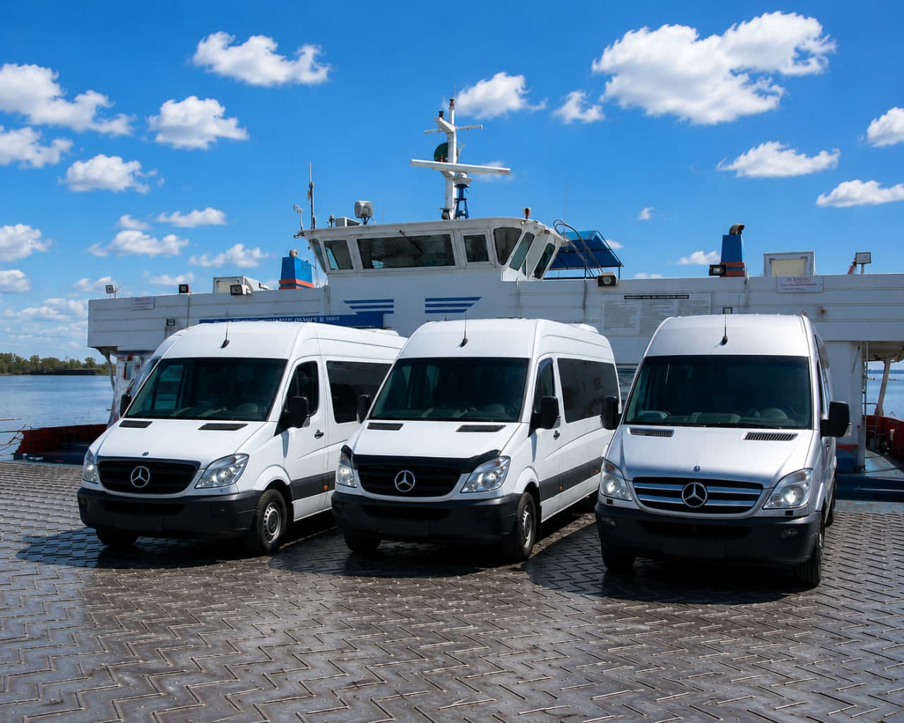 MINIVANTOUR minivan for passenger trips between Ukraine and Romania